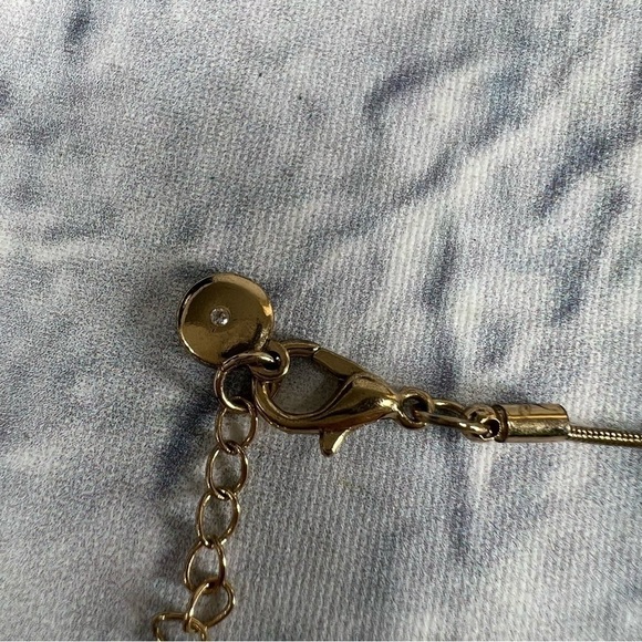 Beautiful gold tone long necklace with multi layers - Picture 9 of 10